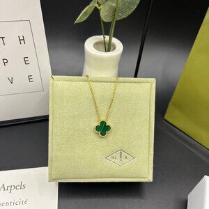 Van Cleef & Arpels four-leaf clover malachite necklace